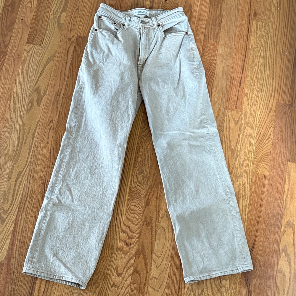 Abercrombie & Fitch Curve Love 90s Relaxed High Rise Women Jeans - Cream